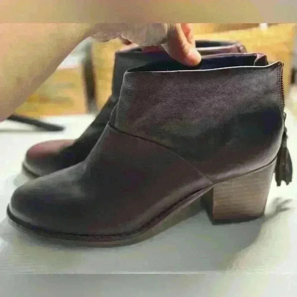 TOMS "Leila" Oxblood Leather Ankle
Boots Tassel Zip Block Heel
Women's - Picture 3 of 6